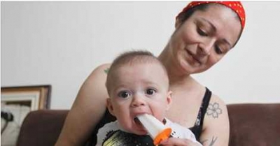 Para aliviar o calor, famílias fazem picolé de leite materno para os bebês