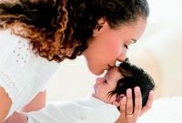 Bebês devem ir para os braços da mãe após o nascimento